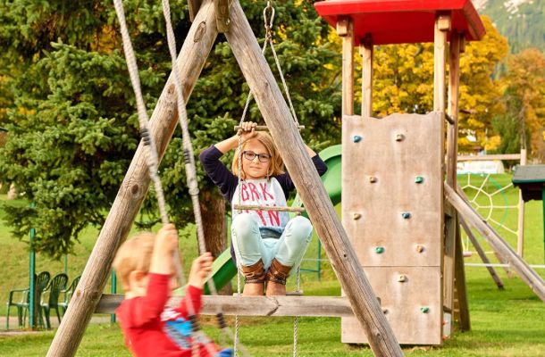 Kinder haben viel Platz zum Spielen rund um unser Landhaus