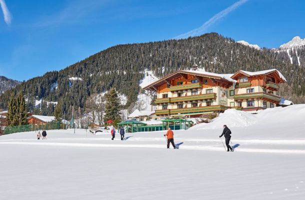4 Sterne Hotel Pension Jagdhof in Ramsau am Dachstein direkt an der Loipe und am Winterwanderweg